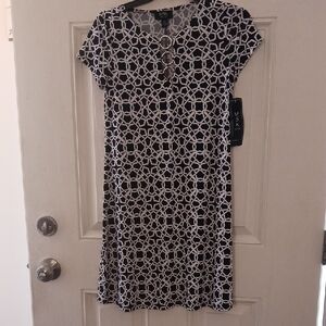 *** NWT - MSK PETITE black & White Geometric Patterned Dress Size PS